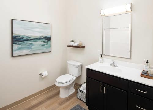 Bathroom 1 (2).jpeg